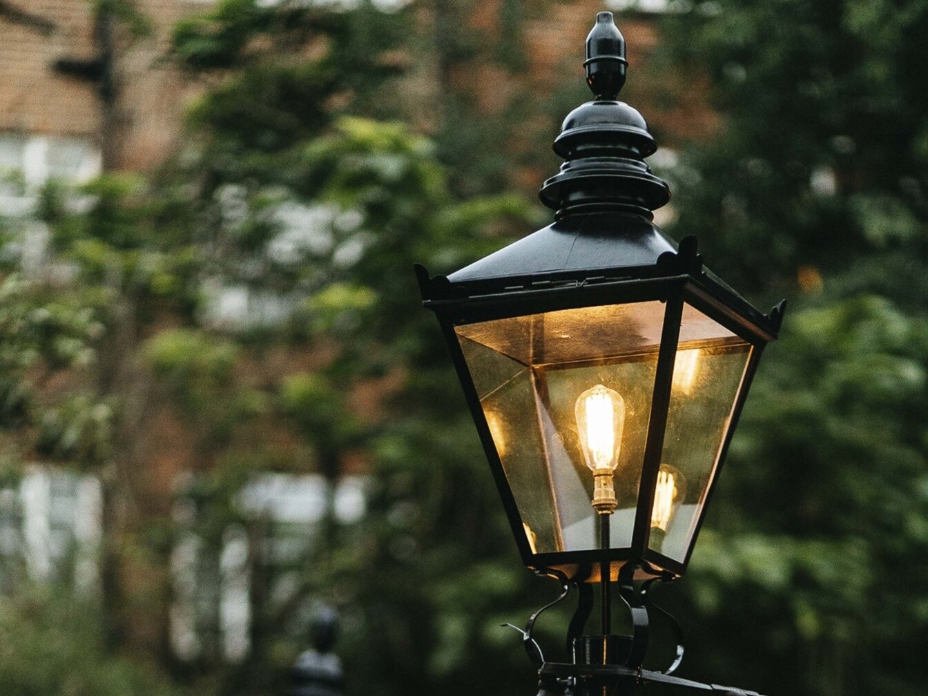 Victorian lamppost garden lighting