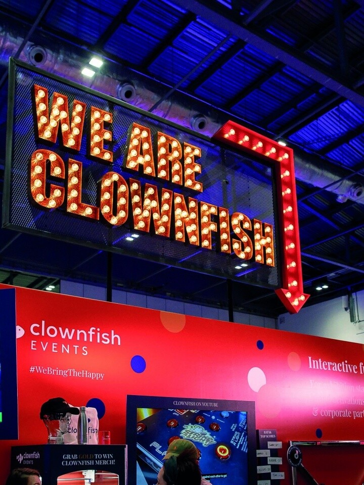 Confex clownfish stand